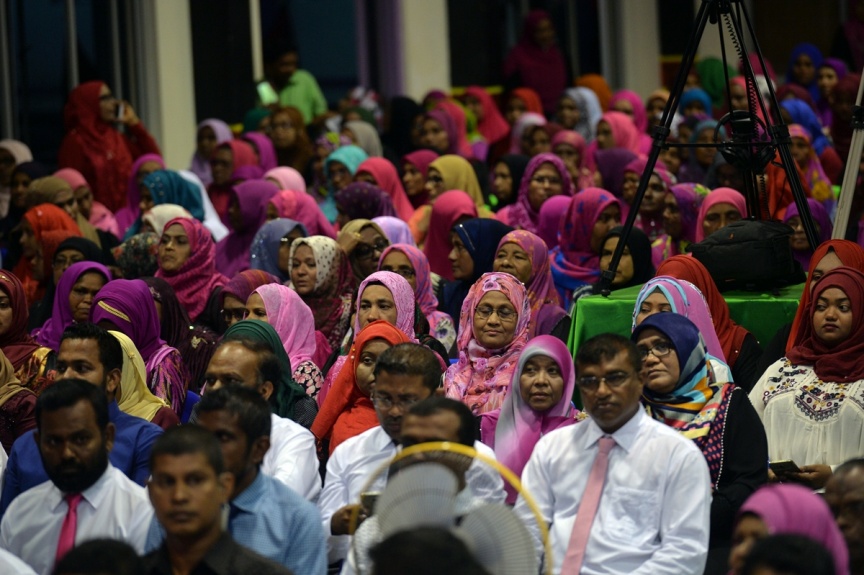 އޮކްޓޯބަރ 10، 2016: ފުވައްމުލައް ސިޓީގެ ފަނާއި ނަރުދަމާގެ ނިޒާމްގެ އަމަލީ މަސައްކަތް ފެއްޓެވުމަށް  ފުވައްމުލައް ސިޓީގައި  ބޭއްވި ޖަލްސާގެ ތެރެއިން -- ފޮޓޯ/ ރައީސް އޮފީސް