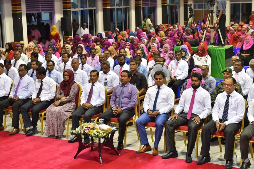 އޮކްޓޯބަރ 10، 2016: ފުވައްމުލައް ސިޓީގެ ފަނާއި ނަރުދަމާގެ ނިޒާމްގެ އަމަލީ މަސައްކަތް ފެއްޓެވުމަށް  ފުވައްމުލައް ސިޓީގައި  ބޭއްވި ޖަލްސާގެ ތެރެއިން -- ފޮޓޯ/ ރައީސް އޮފީސް