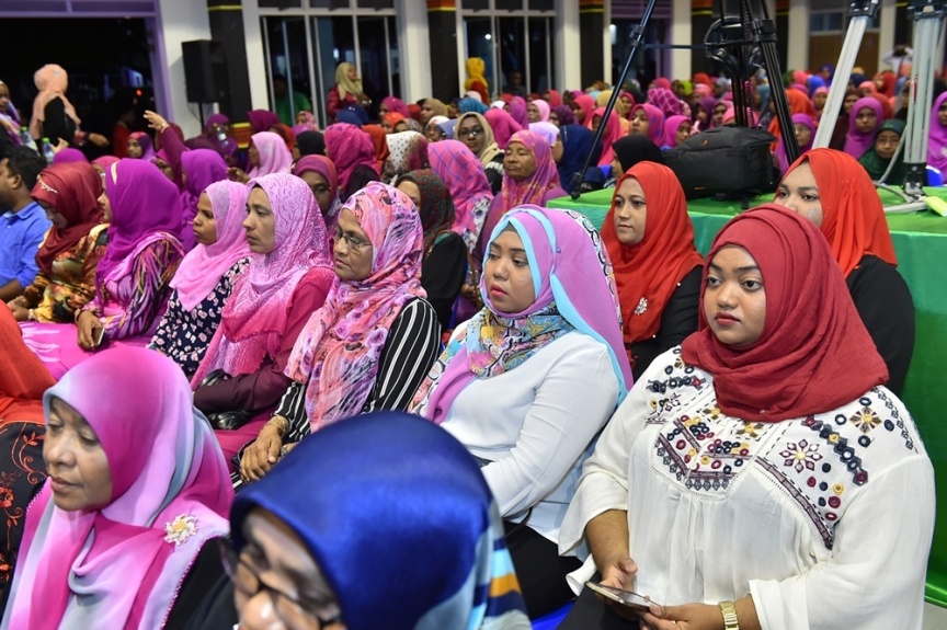 އޮކްޓޯބަރ 10، 2016: ފުވައްމުލައް ސިޓީގެ ފަނާއި ނަރުދަމާގެ ނިޒާމްގެ އަމަލީ މަސައްކަތް ފެއްޓެވުމަށް  ފުވައްމުލައް ސިޓީގައި  ބޭއްވި ޖަލްސާގެ ތެރެއިން -- ފޮޓޯ/ ރައީސް އޮފީސް