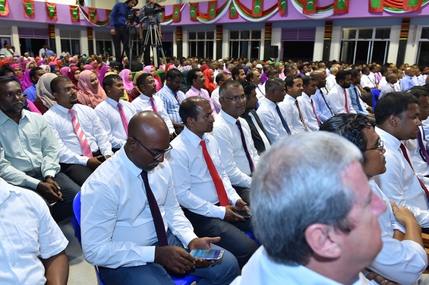 އޮކްޓޯބަރ 10، 2016: ފުވައްމުލައް ސިޓީގެ ފަނާއި ނަރުދަމާގެ ނިޒާމްގެ އަމަލީ މަސައްކަތް ފެއްޓެވުމަށް  ފުވައްމުލައް ސިޓީގައި  ބޭއްވި ޖަލްސާގެ ތެރެއިން -- ފޮޓޯ/ ރައީސް އޮފީސް