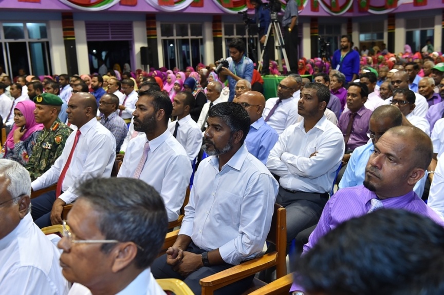 އޮކްޓޯބަރ 10، 2016: ފުވައްމުލައް ސިޓީގެ ފަނާއި ނަރުދަމާގެ ނިޒާމްގެ އަމަލީ މަސައްކަތް ފެއްޓެވުމަށް  ފުވައްމުލައް ސިޓީގައި  ބޭއްވި ޖަލްސާގެ ތެރެއިން -- ފޮޓޯ/ ރައީސް އޮފީސް