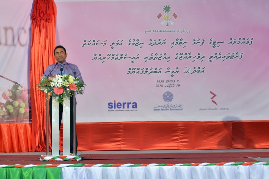 އޮކްޓޯބަރ 10، 2016: ފުވައްމުލައް ސިޓީގެ ފަނާއި ނަރުދަމާގެ ނިޒާމްގެ އަމަލީ މަސައްކަތް ފެއްޓެވުމަށް  ފުވައްމުލައް ސިޓީގައި  ބޭއްވި ޖަލްސާގެ ތެރެއިން -- ފޮޓޯ/ ރައީސް އޮފީސް