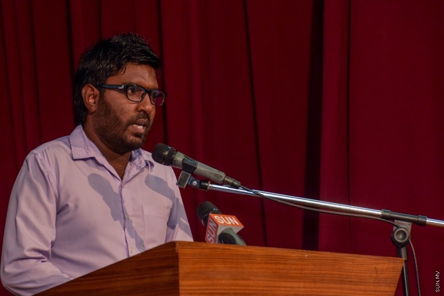 11 އޮކްޓޯބަރ 2016: ސަން ޤުރުއާން މުބާރާތް އަދި މަދަހަ މުބާރާތުގެ ނަތީޖާފާޅުކުރުމަށް މިރޭ އަހްމަދިއްޔާ އިންޓަނޭޝަނަލް ސުކޫލްގައި ބޭއްވި ރަސްމިއްޔާތުގެ ތެރެއިން---ސަން ފޮޓޯ