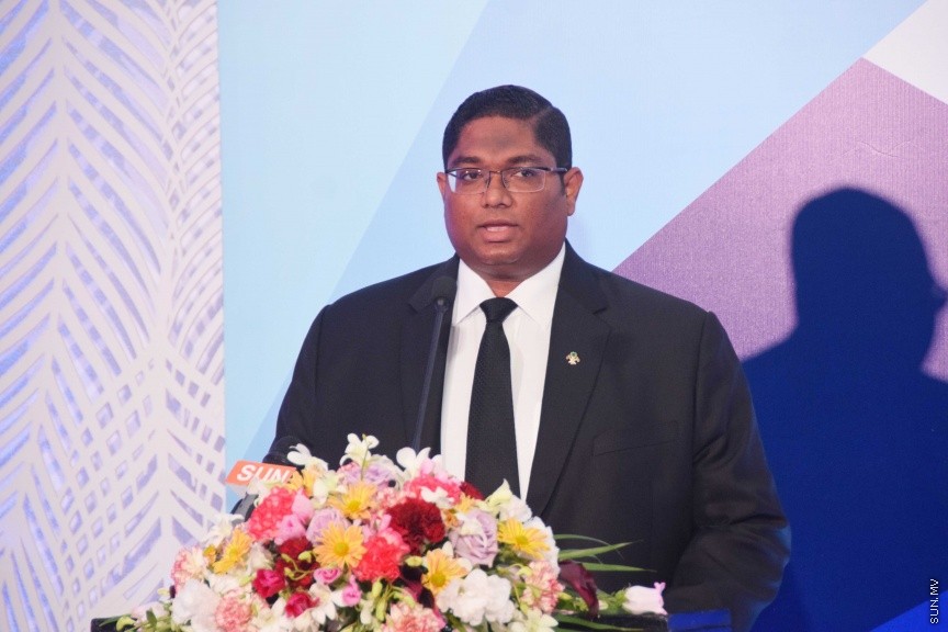 އޮކްޓޯބަރ 17، 2016: ދިވެހި ރާއްޖޭގައި ޤާނޫނީ ވަކީލެއްގެ ހައިސިއްޔަތުން މަސައްކަތްކުރުމަށް 139 ވަކީލުންނަށް ހުއްދަ ދިނުމާއި ވަކީލުން ހުވާކުރުމަށް ބޭއްވި ރަސްމިއްޔާތުގެ ތެރެއިން -- ސަން ފޮޓޯ/ ފަޔާޒު މޫސާ