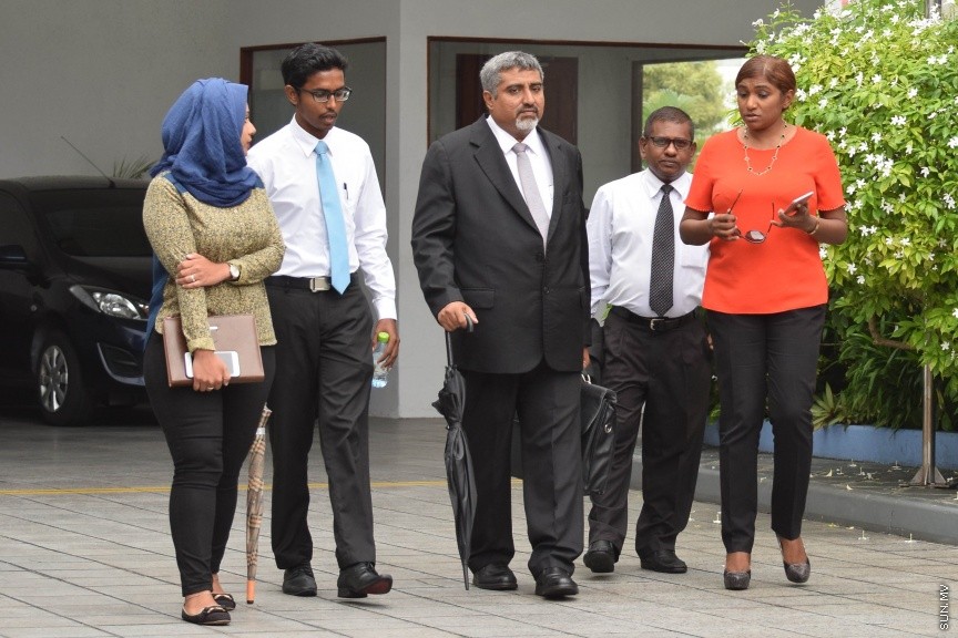 20 އޮކްޓޯބަރ 2016: ޕީޕީއެމް މައްސަލާގެ އިސްތިއުނާފް އަޑުއެހުން	 ނިންމާލުމަށް ފަހު ހައިކޯޓުން ނިކުމެވަޑައި ގަންނަވަނީ---ސަން ފޮޓޯ-- މުހައްމަދު އަފްރާހް