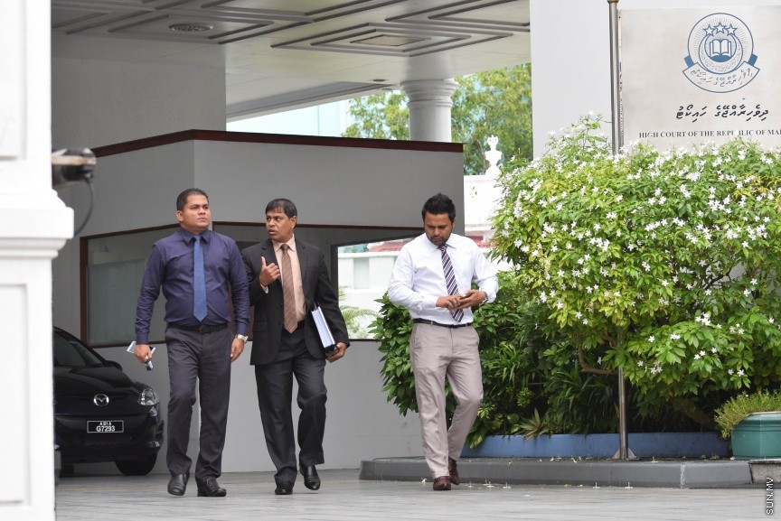 20 އޮކްޓޯބަރ 2016: ޕީޕީއެމް މައްސަލާގެ އިސްތިއުނާފް އަޑުއެހުން	 ނިންމާލުމަށް ފަހު ހައިކޯޓުން ނިކުމެވަޑައި ގަންނަވަނީ---ސަން ފޮޓޯ-- މުހައްމަދު އަފްރާހް