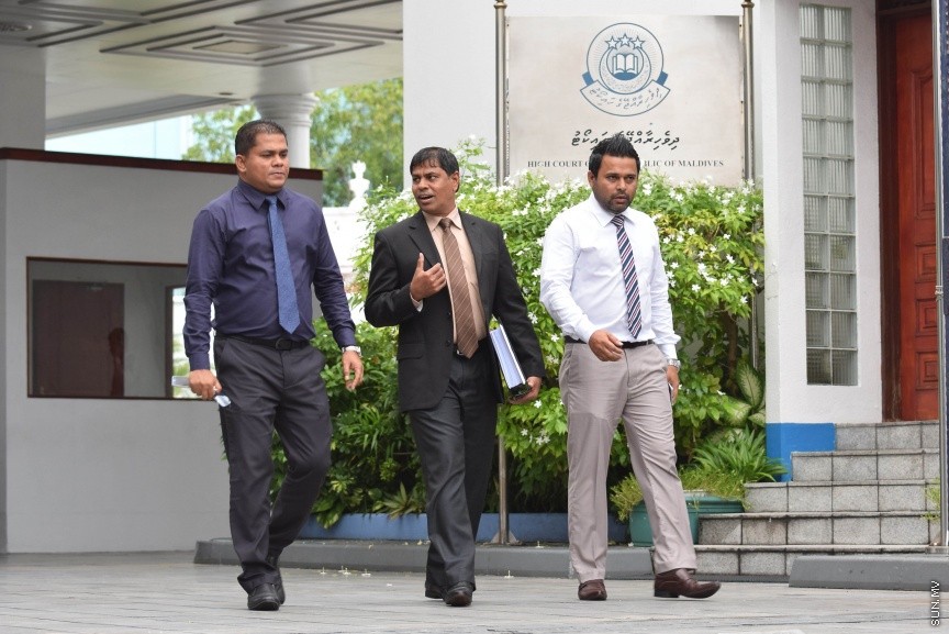 20 އޮކްޓޯބަރ 2016: ޕީޕީއެމް މައްސަލާގެ އިސްތިއުނާފް އަޑުއެހުން	 ނިންމާލުމަށް ފަހު ހައިކޯޓުން ނިކުމެވަޑައި ގަންނަވަނީ---ސަން ފޮޓޯ-- މުހައްމަދު އަފްރާހް