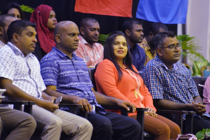 ނޮވެމްބަރ 3، 2016: ގައުމީ ވޮލީބޯލް ލީގު ފެށުމުގެ ގޮތުން ގައުމީ ފިރިހެން ވޮލީބޯޅަ ޓީމާއި ރާއްޖޭގެ ކްލަބްތަކަށް ގެނެސްފައިވާ ބިދޭސީ ފިރިހެން ކުޅުންތެރީންގެ ޓީމު ބައްދަލުކުރި ޚާއްސަ މެޗުންގެ ތެރެއިން -- ސަން ފޮޓޯ/ ފަޔާޒު މޫސާ