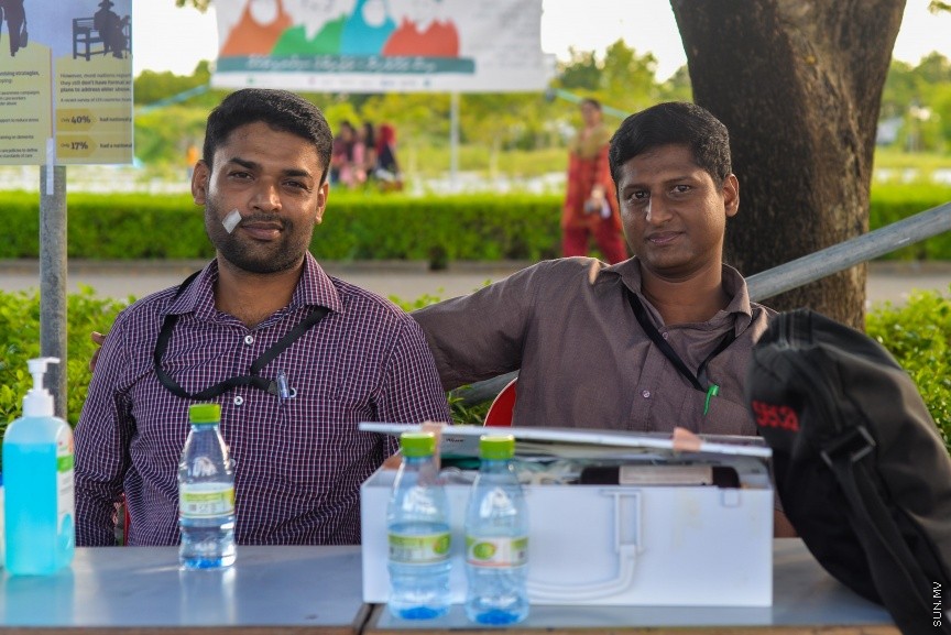  4 ނޮވެމްބަރ 2016: އިސް ރަށްވެހިންނަށް ޚާއްސަކޮށްގެން ހުޅުމާލޭގައި ބޭއްވި ހަވީރު: މި ހަވީރުގައި އިސް ރަށްވެހީންނަށް ހިލޭ މެޑިކަލް ޗެކްއަޕާއި މުނިފޫހިފިލުވުމުގެ ހަރަކާތްތައް ކުރިޔަށް ގެންގޮސްފައިވޭ---ސަން ފޮޓޯ: މުހައްމަދު އަފްރާހް