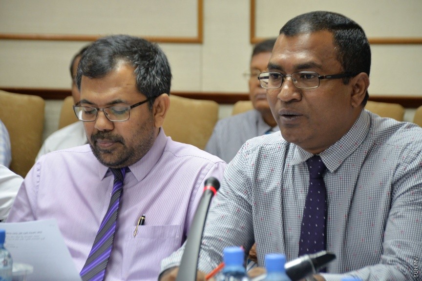 ނޮވެމްބަރ 10، 2016: އަންނަ އަހަރަށް ލަފާކުރާ ބަޖެޓު ދިރާސާކުރުމުގެ މަސައްކަތް ކުރާ ބަޖެޓު ކޮމިޓީގެ ބައްދަލުވުމުގެ ތެރެއިން: މިއަދު ވަނީ ދައުލަތުގެ ހަތަރު ވުޒާރާއެއްގެ މިނިސްޓަރުން ކޮމެޓީއަށް ހާޒުކޮށްފައި -- ސަން ފޮޓޯ/ ފަޔާޒު މޫސާ