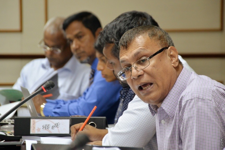 ނޮވެމްބަރ 10، 2016: އަންނަ އަހަރަށް ލަފާކުރާ ބަޖެޓު ދިރާސާކުރުމުގެ މަސައްކަތް ކުރާ ބަޖެޓު ކޮމިޓީގެ ބައްދަލުވުމުގެ ތެރެއިން: މިއަދު ވަނީ ދައުލަތުގެ ހަތަރު ވުޒާރާއެއްގެ މިނިސްޓަރުން ކޮމެޓީއަށް ހާޒުކޮށްފައި -- ސަން ފޮޓޯ/ ފަޔާޒު މޫސާ