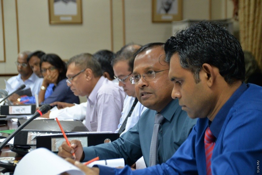 ނޮވެމްބަރ 10، 2016: އަންނަ އަހަރަށް ލަފާކުރާ ބަޖެޓު ދިރާސާކުރުމުގެ މަސައްކަތް ކުރާ ބަޖެޓު ކޮމިޓީގެ ބައްދަލުވުމުގެ ތެރެއިން: މިއަދު ވަނީ ދައުލަތުގެ ހަތަރު ވުޒާރާއެއްގެ މިނިސްޓަރުން ކޮމެޓީއަށް ހާޒުކޮށްފައި -- ސަން ފޮޓޯ/ ފަޔާޒު މޫސާ