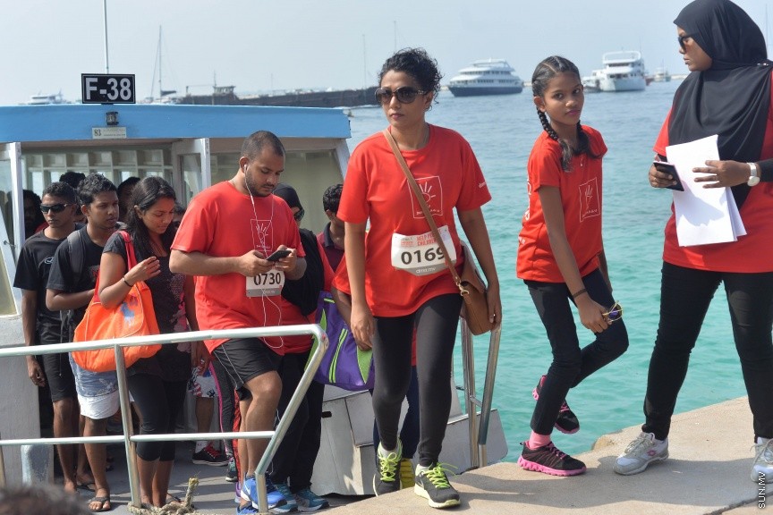 11 ނޮވެމްބަރ 2016: ދިރާގު މޯލްޑިވްސް ރޯޑް ރޭސް 2016: 2007 ވަނަ އަހަރުން ފެށިގެން ބާއްވަމުން އަންނަ ދިރާގު މޯލްޑިވްސް ރޯޑް ރޭސް މިއަހަރު ހުޅުމާލޭގައި ބާއްވާފައި ވަނީ 3000 ބައިވެރިންނާއެކު -- ސަން ފޮޓޯ: ފަޔާޒް މޫސާ