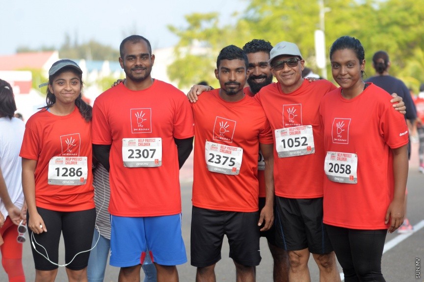 11 ނޮވެމްބަރ 2016: ދިރާގު މޯލްޑިވްސް ރޯޑް ރޭސް 2016: 2007 ވަނަ އަހަރުން ފެށިގެން ބާއްވަމުން އަންނަ ދިރާގު މޯލްޑިވްސް ރޯޑް ރޭސް މިއަހަރު ހުޅުމާލޭގައި ބާއްވާފައި ވަނީ 3000 ބައިވެރިންނާއެކު -- ސަން ފޮޓޯ: ފަޔާޒް މޫސާ