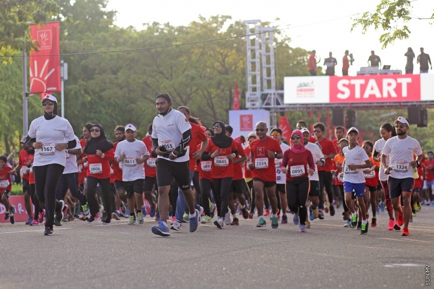 11 ނޮވެމްބަރ 2016: ދިރާގު މޯލްޑިވްސް ރޯޑް ރޭސް 2016: 2007 ވަނަ އަހަރުން ފެށިގެން ބާއްވަމުން އަންނަ ދިރާގު މޯލްޑިވްސް ރޯޑް ރޭސް މިއަހަރު ހުޅުމާލޭގައި ބާއްވާފައި ވަނީ 3000 ބައިވެރިންނާއެކު -- ސަން ފޮޓޯ: ފަޔާޒް މޫސާ