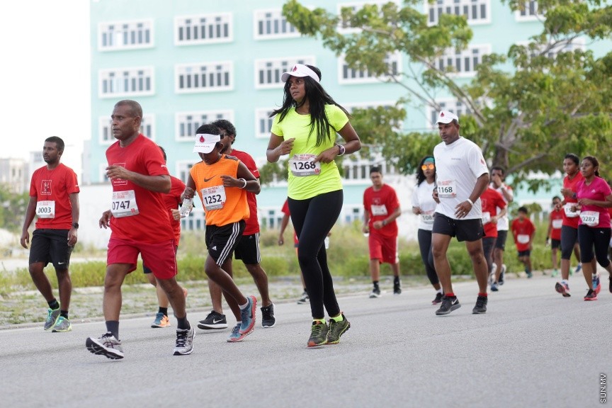11 ނޮވެމްބަރ 2016: ދިރާގު މޯލްޑިވްސް ރޯޑް ރޭސް 2016: 2007 ވަނަ އަހަރުން ފެށިގެން ބާއްވަމުން އަންނަ ދިރާގު މޯލްޑިވްސް ރޯޑް ރޭސް މިއަހަރު ހުޅުމާލޭގައި ބާއްވާފައި ވަނީ 3000 ބައިވެރިންނާއެކު -- ސަން ފޮޓޯ: ފަޔާޒް މޫސާ