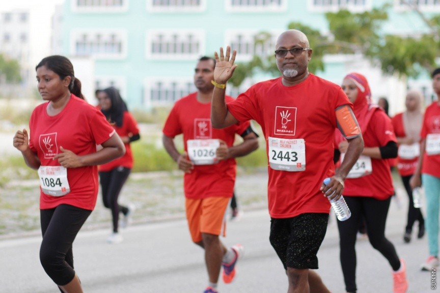 11 ނޮވެމްބަރ 2016: ދިރާގު މޯލްޑިވްސް ރޯޑް ރޭސް 2016: 2007 ވަނަ އަހަރުން ފެށިގެން ބާއްވަމުން އަންނަ ދިރާގު މޯލްޑިވްސް ރޯޑް ރޭސް މިއަހަރު ހުޅުމާލޭގައި ބާއްވާފައި ވަނީ 3000 ބައިވެރިންނާއެކު -- ސަން ފޮޓޯ: ފަޔާޒް މޫސާ