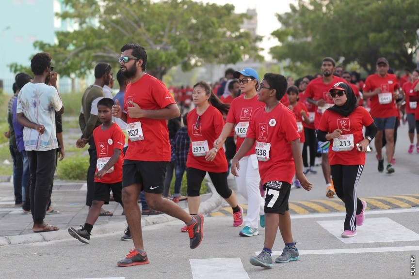 11 ނޮވެމްބަރ 2016: ދިރާގު މޯލްޑިވްސް ރޯޑް ރޭސް 2016: 2007 ވަނަ އަހަރުން ފެށިގެން ބާއްވަމުން އަންނަ ދިރާގު މޯލްޑިވްސް ރޯޑް ރޭސް މިއަހަރު ހުޅުމާލޭގައި ބާއްވާފައި ވަނީ 3000 ބައިވެރިންނާއެކު -- ސަން ފޮޓޯ: ފަޔާޒް މޫސާ