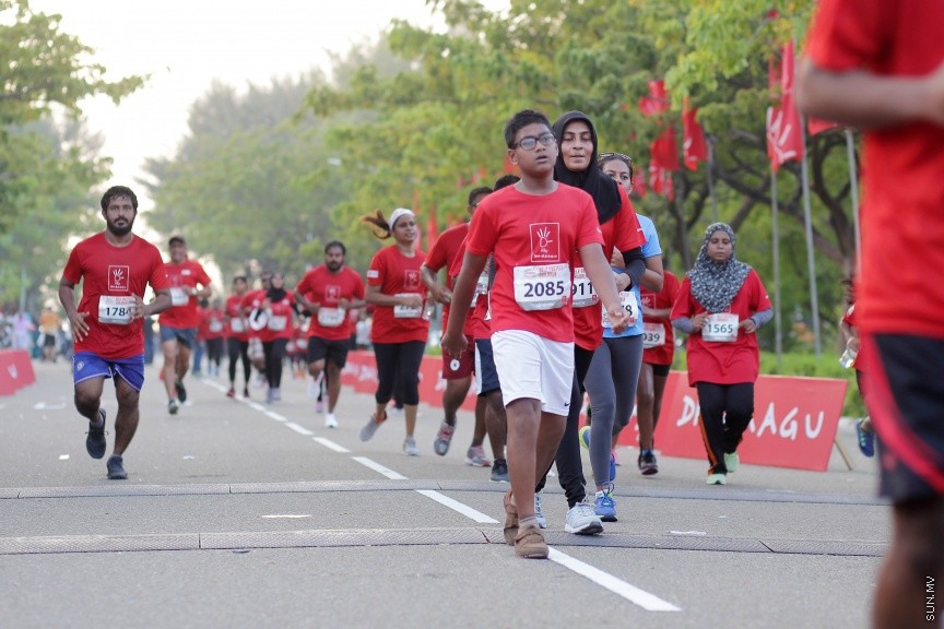11 ނޮވެމްބަރ 2016: ދިރާގު މޯލްޑިވްސް ރޯޑް ރޭސް 2016: 2007 ވަނަ އަހަރުން ފެށިގެން ބާއްވަމުން އަންނަ ދިރާގު މޯލްޑިވްސް ރޯޑް ރޭސް މިއަހަރު ހުޅުމާލޭގައި ބާއްވާފައި ވަނީ 3000 ބައިވެރިންނާއެކު -- ސަން ފޮޓޯ: ފަޔާޒް މޫސާ