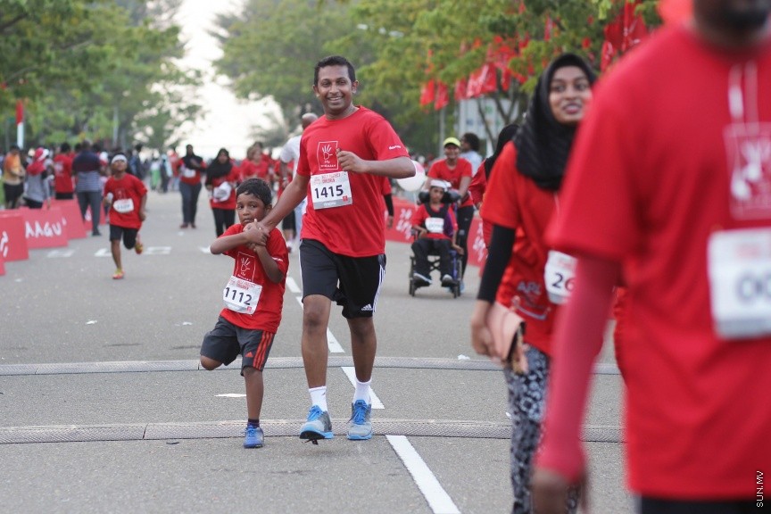 11 ނޮވެމްބަރ 2016: ދިރާގު މޯލްޑިވްސް ރޯޑް ރޭސް 2016: 2007 ވަނަ އަހަރުން ފެށިގެން ބާއްވަމުން އަންނަ ދިރާގު މޯލްޑިވްސް ރޯޑް ރޭސް މިއަހަރު ހުޅުމާލޭގައި ބާއްވާފައި ވަނީ 3000 ބައިވެރިންނާއެކު -- ސަން ފޮޓޯ: ފަޔާޒް މޫސާ