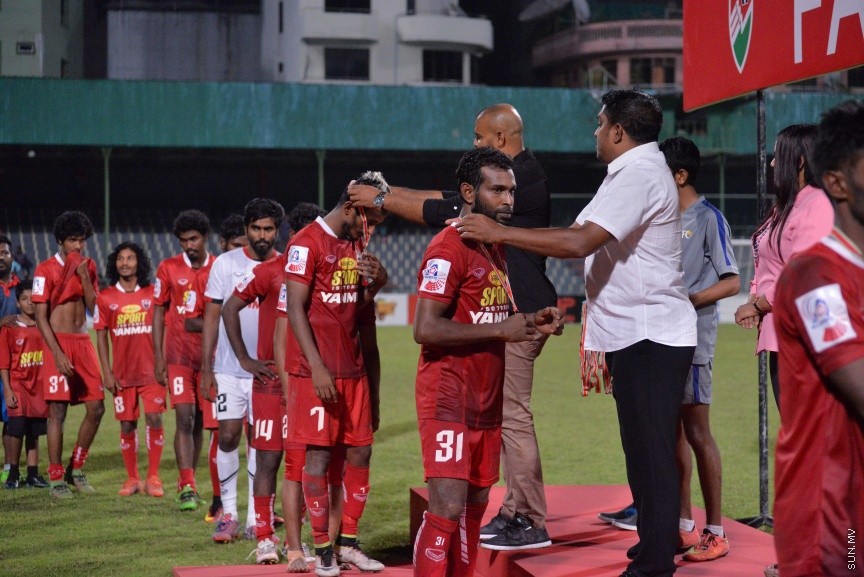 ނޮވެމްބަރ 11، 2016: އެފްއޭ ކަޕްގެ ފައިނަލް މެޗުގެ ތެރެއިން:  3-1 ލަނޑުގެ ނަތީޖާއަކުން ޓީސީ ބަލިކޮށް، އެފްއޭ ކަޕްގެ ޗެމްޕިއަންކަން ވެލެންސިއާއިން ހޯދައި އަންނަ އަހަރުގެ އޭއެފްސީ ކަޕްގެ ޖާގައެއް ކަށަވަރު ވަނީ ކޮއްފަ -- ސަން ފޮޓޯ/ ފަޔާޒު މޫސާ