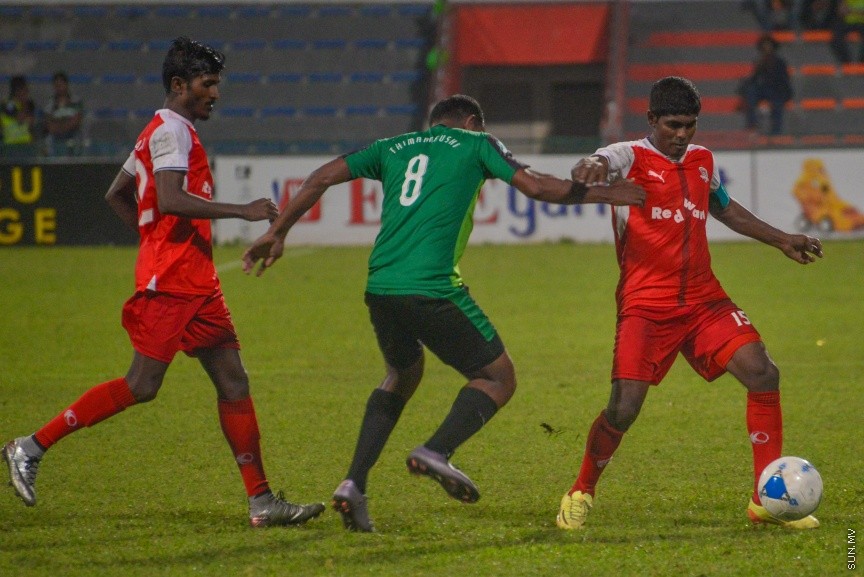 12 ނޮވެމްބަރ 2016: މިނިވަން ޗެމްޕިއަންޝިޕް ފުޓްބޯޅަ މުބާރާތުގެ ފައިނަލް މެޗުގެ ތެރެއިން: ގައުމީ ފުޓްބޯޅަ ދަނޑުގައި މިރޭ ތ. ތިމަރަފުއްޓާއި  ބ. އޭދަފުށި ބައްދަލުކުރި އެ މުޗު 1-0 ގެ ނަތީޖާއަކުން ކާމިޔާބު ކޮށް އޭދަފުށި ވަނީ މުބާރާތުގެ ޗެމްޕިއަންކަން ހޯދާފަ---ސަން ފޮޓޯ: އަފްރާހް