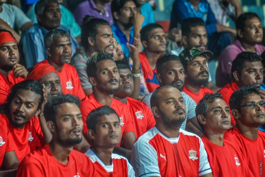 12 ނޮވެމްބަރ 2016: މިނިވަން ޗެމްޕިއަންޝިޕް ފުޓްބޯޅަ މުބާރާތުގެ ފައިނަލް މެޗުގެ ތެރެއިން: ގައުމީ ފުޓްބޯޅަ ދަނޑުގައި މިރޭ ތ. ތިމަރަފުއްޓާއި  ބ. އޭދަފުށި ބައްދަލުކުރި އެ މުޗު 1-0 ގެ ނަތީޖާއަކުން ކާމިޔާބު ކޮށް އޭދަފުށި ވަނީ މުބާރާތުގެ ޗެމްޕިއަންކަން ހޯދާފަ---ސަން ފޮޓޯ: އަފްރާހް