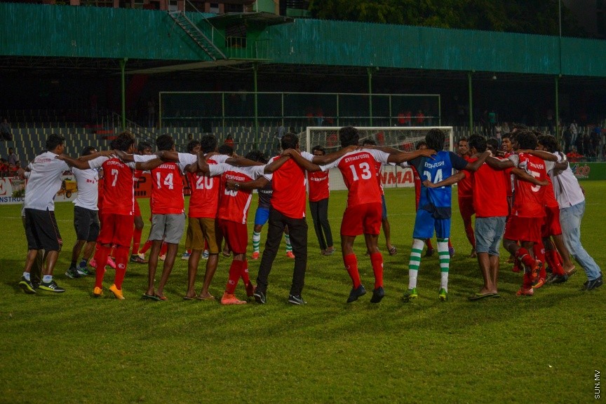 12 ނޮވެމްބަރ 2016: މިނިވަން ޗެމްޕިއަންޝިޕް ފުޓްބޯޅަ މުބާރާތުގެ ފައިނަލް މެޗުގެ ތެރެއިން: ގައުމީ ފުޓްބޯޅަ ދަނޑުގައި މިރޭ ތ. ތިމަރަފުއްޓާއި  ބ. އޭދަފުށި ބައްދަލުކުރި އެ މުޗު 1-0 ގެ ނަތީޖާއަކުން ކާމިޔާބު ކޮށް އޭދަފުށި ވަނީ މުބާރާތުގެ ޗެމްޕިއަންކަން ހޯދާފަ---ސަން ފޮޓޯ: އަފްރާހް