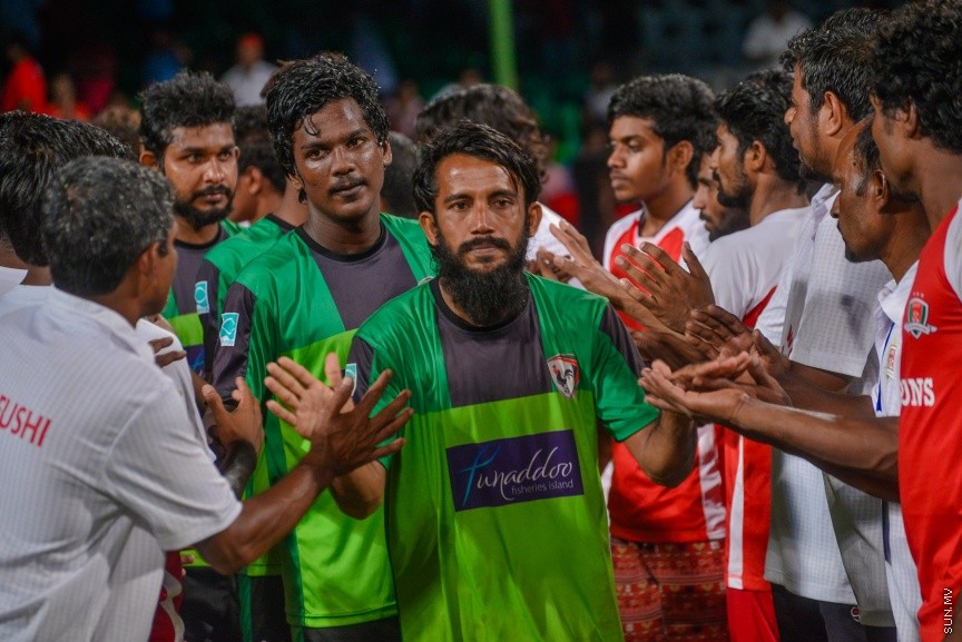 12 ނޮވެމްބަރ 2016: މިނިވަން ޗެމްޕިއަންޝިޕް ފުޓްބޯޅަ މުބާރާތުގެ ފައިނަލް މެޗުގެ ތެރެއިން: ގައުމީ ފުޓްބޯޅަ ދަނޑުގައި މިރޭ ތ. ތިމަރަފުއްޓާއި  ބ. އޭދަފުށި ބައްދަލުކުރި އެ މުޗު 1-0 ގެ ނަތީޖާއަކުން ކާމިޔާބު ކޮށް އޭދަފުށި ވަނީ މުބާރާތުގެ ޗެމްޕިއަންކަން ހޯދާފަ---ސަން ފޮޓޯ: އަފްރާހް