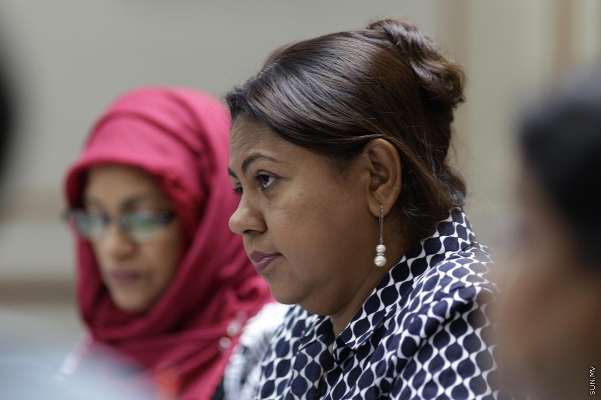 ނޮވެމްބަރ 13، 2016: އަންނަ އަހަރަށް ލަފާކުރާ ދައުލަތުގެ ބަޖެޓު ދިރާސާކުރާ ކޮމިޓީއަށް  މަރުކަޒީ ބޭންކްގެ ގަވަރުނަރާއި އޮޑިޓަރ ޖެނެރަލް ހާޒިރުކުރުން -- ސަން ފޮޓޯ/ ފަޔާޒު މޫސާ