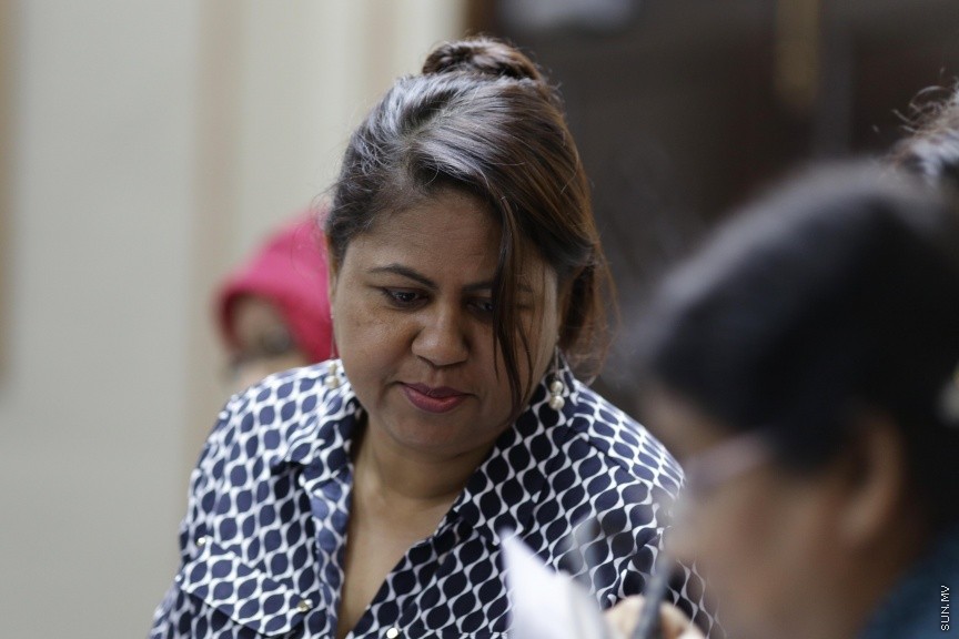 ނޮވެމްބަރ 13، 2016: އަންނަ އަހަރަށް ލަފާކުރާ ދައުލަތުގެ ބަޖެޓު ދިރާސާކުރާ ކޮމިޓީއަށް  މަރުކަޒީ ބޭންކްގެ ގަވަރުނަރާއި އޮޑިޓަރ ޖެނެރަލް ހާޒިރުކުރުން -- ސަން ފޮޓޯ/ ފަޔާޒު މޫސާ