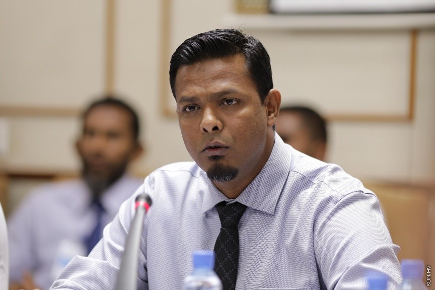 ނޮވެމްބަރ 13، 2016: އަންނަ އަހަރަށް ލަފާކުރާ ދައުލަތުގެ ބަޖެޓު ދިރާސާކުރާ ކޮމިޓީއަށް  މަރުކަޒީ ބޭންކްގެ ގަވަރުނަރާއި އޮޑިޓަރ ޖެނެރަލް ހާޒިރުކުރުން -- ސަން ފޮޓޯ/ ފަޔާޒު މޫސާ