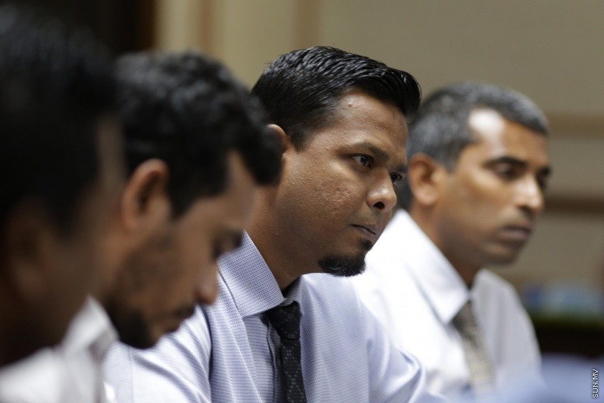 ނޮވެމްބަރ 13، 2016: އަންނަ އަހަރަށް ލަފާކުރާ ދައުލަތުގެ ބަޖެޓު ދިރާސާކުރާ ކޮމިޓީއަށް  މަރުކަޒީ ބޭންކްގެ ގަވަރުނަރާއި އޮޑިޓަރ ޖެނެރަލް ހާޒިރުކުރުން -- ސަން ފޮޓޯ/ ފަޔާޒު މޫސާ