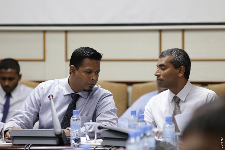 ނޮވެމްބަރ 13، 2016: އަންނަ އަހަރަށް ލަފާކުރާ ދައުލަތުގެ ބަޖެޓު ދިރާސާކުރާ ކޮމިޓީއަށް  މަރުކަޒީ ބޭންކްގެ ގަވަރުނަރާއި އޮޑިޓަރ ޖެނެރަލް ހާޒިރުކުރުން -- ސަން ފޮޓޯ/ ފަޔާޒު މޫސާ
