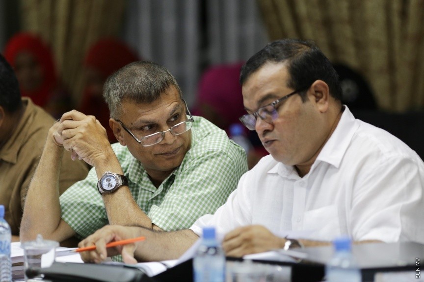 ނޮވެމްބަރ 13، 2016: އަންނަ އަހަރަށް ލަފާކުރާ ދައުލަތުގެ ބަޖެޓު ދިރާސާކުރާ ކޮމިޓީއަށް  މަރުކަޒީ ބޭންކްގެ ގަވަރުނަރާއި އޮޑިޓަރ ޖެނެރަލް ހާޒިރުކުރުން -- ސަން ފޮޓޯ/ ފަޔާޒު މޫސާ