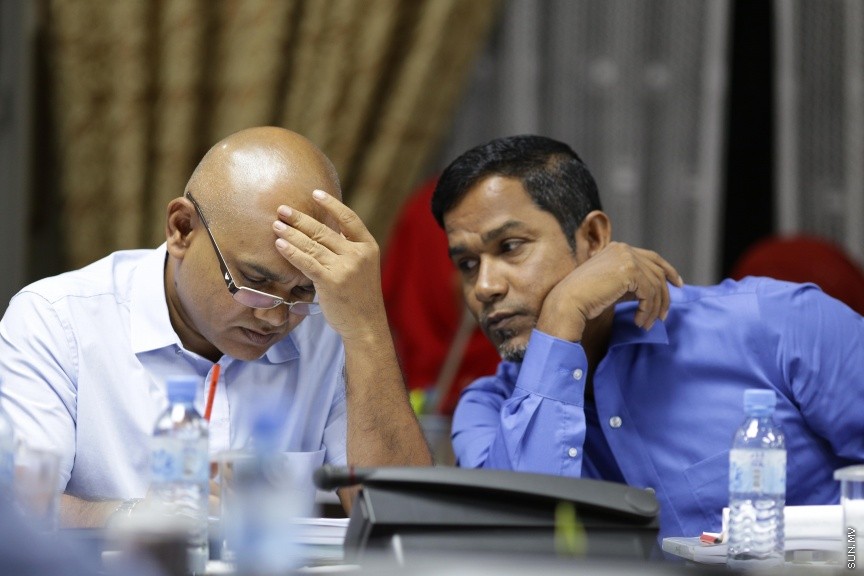 ނޮވެމްބަރ 13، 2016: އަންނަ އަހަރަށް ލަފާކުރާ ދައުލަތުގެ ބަޖެޓު ދިރާސާކުރާ ކޮމިޓީއަށް  މަރުކަޒީ ބޭންކްގެ ގަވަރުނަރާއި އޮޑިޓަރ ޖެނެރަލް ހާޒިރުކުރުން -- ސަން ފޮޓޯ/ ފަޔާޒު މޫސާ