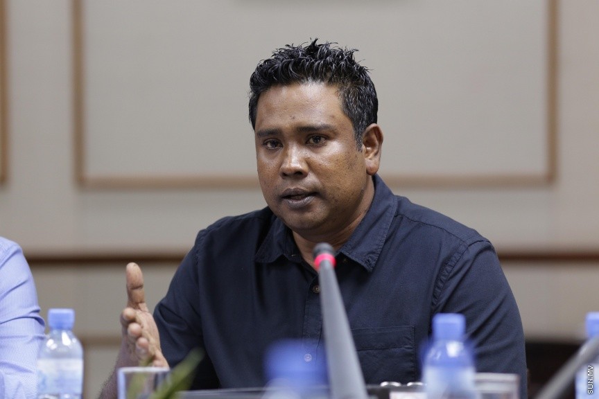 ނޮވެމްބަރ 13، 2016: އަންނަ އަހަރަށް ލަފާކުރާ ދައުލަތުގެ ބަޖެޓު ދިރާސާކުރާ ކޮމިޓީއަށް  މަރުކަޒީ ބޭންކްގެ ގަވަރުނަރާއި އޮޑިޓަރ ޖެނެރަލް ހާޒިރުކުރުން -- ސަން ފޮޓޯ/ ފަޔާޒު މޫސާ