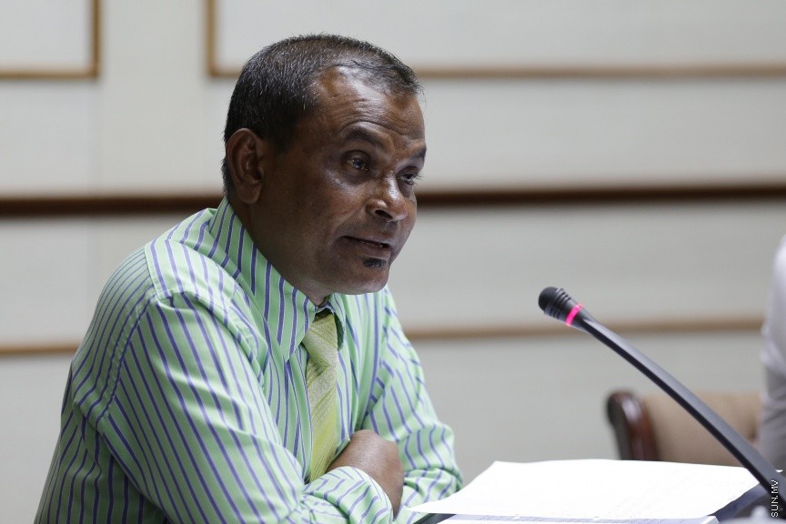 ނޮވެމްބަރ 13، 2016: އަންނަ އަހަރަށް ލަފާކުރާ ދައުލަތުގެ ބަޖެޓު ދިރާސާކުރާ ކޮމިޓީއަށް  މަރުކަޒީ ބޭންކްގެ ގަވަރުނަރާއި އޮޑިޓަރ ޖެނެރަލް ހާޒިރުކުރުން -- ސަން ފޮޓޯ/ ފަޔާޒު މޫސާ