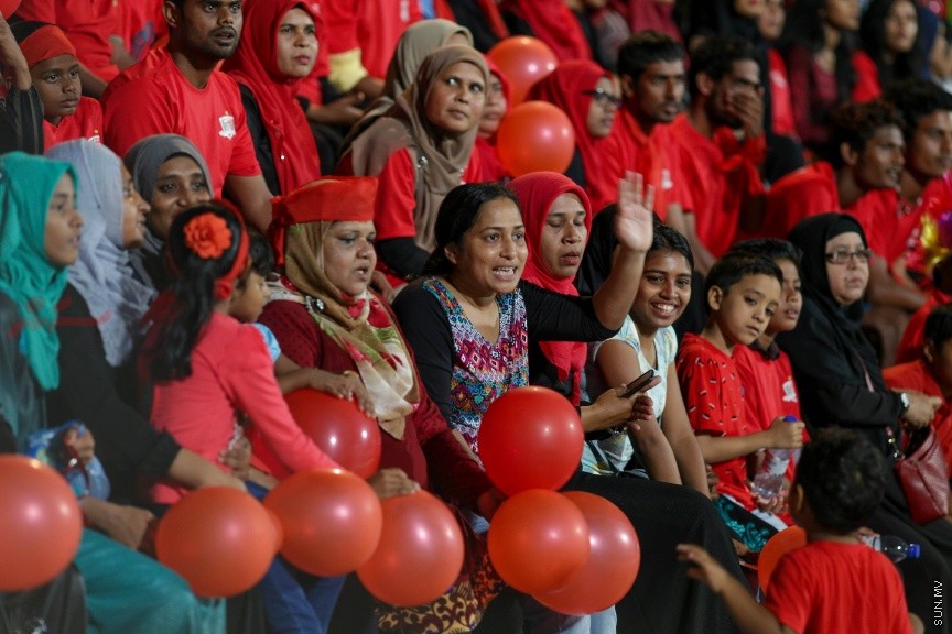 12 ނޮވެމްބަރ 2016: މިނިވަން ޗެމްޕިއަންޝިޕް ފުޓްބޯޅަ މުބާރާތުގެ ފައިނަލް މެޗުގެ ތެރެއިން: ގައުމީ ފުޓްބޯޅަ ދަނޑުގައި މިރޭ ތ. ތިމަރަފުއްޓާއި  ބ. އޭދަފުށި ބައްދަލުކުރި އެ މުޗު 1-0 ގެ ނަތީޖާއަކުން ކާމިޔާބު ކޮށް އޭދަފުށި ވަނީ މުބާރާތުގެ ޗެމްޕިއަންކަން ހޯދާފަ---ސަން ފޮޓޯ: އަފްރާހް