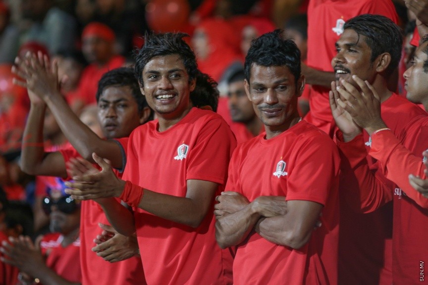12 ނޮވެމްބަރ 2016: މިނިވަން ޗެމްޕިއަންޝިޕް ފުޓްބޯޅަ މުބާރާތުގެ ފައިނަލް މެޗުގެ ތެރެއިން: ގައުމީ ފުޓްބޯޅަ ދަނޑުގައި މިރޭ ތ. ތިމަރަފުއްޓާއި  ބ. އޭދަފުށި ބައްދަލުކުރި އެ މުޗު 1-0 ގެ ނަތީޖާއަކުން ކާމިޔާބު ކޮށް އޭދަފުށި ވަނީ މުބާރާތުގެ ޗެމްޕިއަންކަން ހޯދާފަ---ސަން ފޮޓޯ: އަފްރާހް