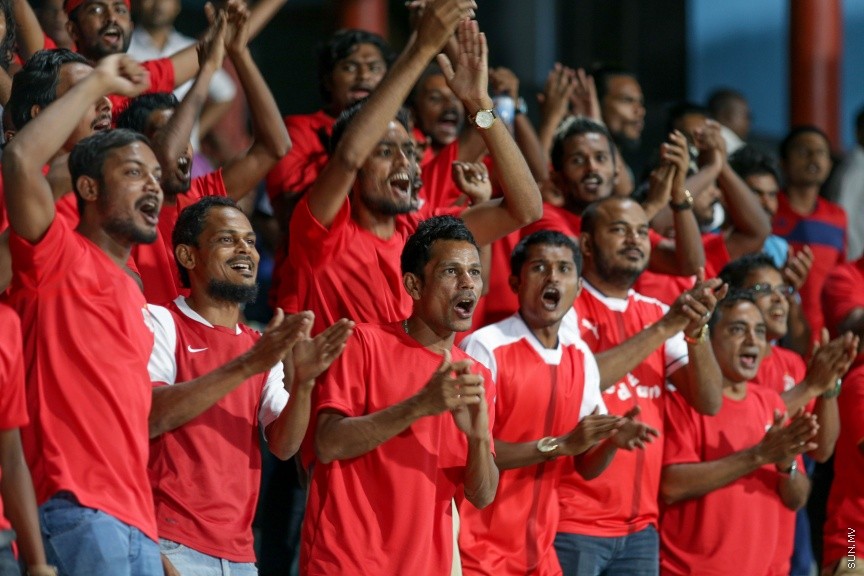 12 ނޮވެމްބަރ 2016: މިނިވަން ޗެމްޕިއަންޝިޕް ފުޓްބޯޅަ މުބާރާތުގެ ފައިނަލް މެޗުގެ ތެރެއިން: ގައުމީ ފުޓްބޯޅަ ދަނޑުގައި މިރޭ ތ. ތިމަރަފުއްޓާއި  ބ. އޭދަފުށި ބައްދަލުކުރި އެ މުޗު 1-0 ގެ ނަތީޖާއަކުން ކާމިޔާބު ކޮށް އޭދަފުށި ވަނީ މުބާރާތުގެ ޗެމްޕިއަންކަން ހޯދާފަ---ސަން ފޮޓޯ: އަފްރާހް