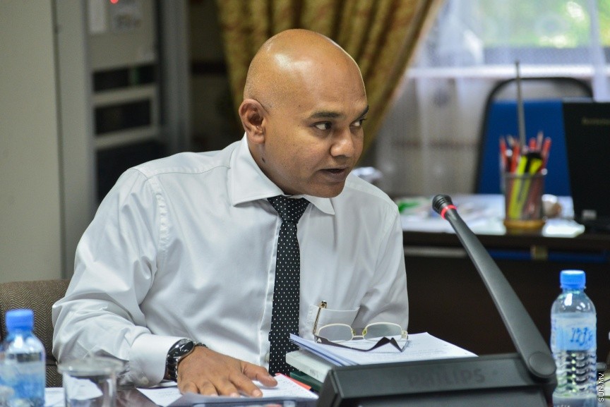 17 ނޮވެމްބަރު 2016: އަންނަ އަހަރަށް ލަފާކުރާ ބަޖެޓް ދިރާސާ ކުރާ ކޮމެޓީގެ މިއަހަރުގެ އެންމެ ފަހު ބައްދަލުވުމުގެ ތެރެއިން: 2017 ވަނަ އަހަރުގެ ބަޖެޓް ދިރާސާކުރުމަށް ނުވަ ބައްދަލުވުމެއް ބާއްވައި، ދިވެހި ތާރީހުގައި މިހާތަނަށް ފާސްކުރި އެންމެ ބޮޑު ބަޖެޓް، 26.7 ބިލިއަން ރުފިޔާގެ ދައުލަތުގެ ބަޖެޓް ފާސްކުރީ ކޮމެޓީގެ އަގުލަބިއްޔަތުން--- ސަން ފޮޓޯ/ މުހައްމަދު އަފްރާހް