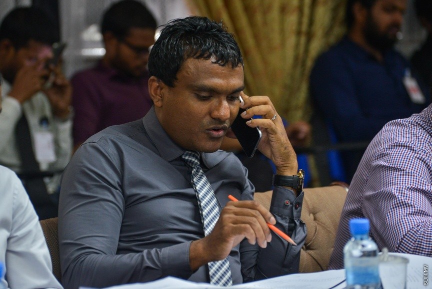 17 ނޮވެމްބަރު 2016: އަންނަ އަހަރަށް ލަފާކުރާ ބަޖެޓް ދިރާސާ ކުރާ ކޮމެޓީގެ މިއަހަރުގެ އެންމެ ފަހު ބައްދަލުވުމުގެ ތެރެއިން: 2017 ވަނަ އަހަރުގެ ބަޖެޓް ދިރާސާކުރުމަށް ނުވަ ބައްދަލުވުމެއް ބާއްވައި، ދިވެހި ތާރީހުގައި މިހާތަނަށް ފާސްކުރި އެންމެ ބޮޑު ބަޖެޓް، 26.7 ބިލިއަން ރުފިޔާގެ ދައުލަތުގެ ބަޖެޓް ފާސްކުރީ ކޮމެޓީގެ އަގުލަބިއްޔަތުން--- ސަން ފޮޓޯ/ މުހައްމަދު އަފްރާހް