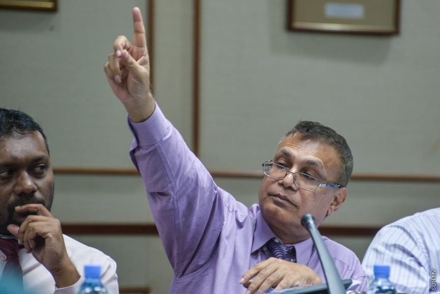 17 ނޮވެމްބަރު 2016: އަންނަ އަހަރަށް ލަފާކުރާ ބަޖެޓް ދިރާސާ ކުރާ ކޮމެޓީގެ މިއަހަރުގެ އެންމެ ފަހު ބައްދަލުވުމުގެ ތެރެއިން: 2017 ވަނަ އަހަރުގެ ބަޖެޓް ދިރާސާކުރުމަށް ނުވަ ބައްދަލުވުމެއް ބާއްވައި، ދިވެހި ތާރީހުގައި މިހާތަނަށް ފާސްކުރި އެންމެ ބޮޑު ބަޖެޓް، 26.7 ބިލިއަން ރުފިޔާގެ ދައުލަތުގެ ބަޖެޓް ފާސްކުރީ ކޮމެޓީގެ އަގުލަބިއްޔަތުން--- ސަން ފޮޓޯ/ މުހައްމަދު އަފްރާހް