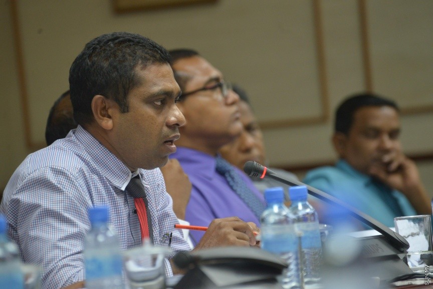 17 ނޮވެމްބަރު 2016: އަންނަ އަހަރަށް ލަފާކުރާ ބަޖެޓް ދިރާސާ ކުރާ ކޮމެޓީގެ މިއަހަރުގެ އެންމެ ފަހު ބައްދަލުވުމުގެ ތެރެއިން: 2017 ވަނަ އަހަރުގެ ބަޖެޓް ދިރާސާކުރުމަށް ނުވަ ބައްދަލުވުމެއް ބާއްވައި، ދިވެހި ތާރީހުގައި މިހާތަނަށް ފާސްކުރި އެންމެ ބޮޑު ބަޖެޓް، 26.7 ބިލިއަން ރުފިޔާގެ ދައުލަތުގެ ބަޖެޓް ފާސްކުރީ ކޮމެޓީގެ އަގުލަބިއްޔަތުން--- ސަން ފޮޓޯ/ މުހައްމަދު އަފްރާހް
