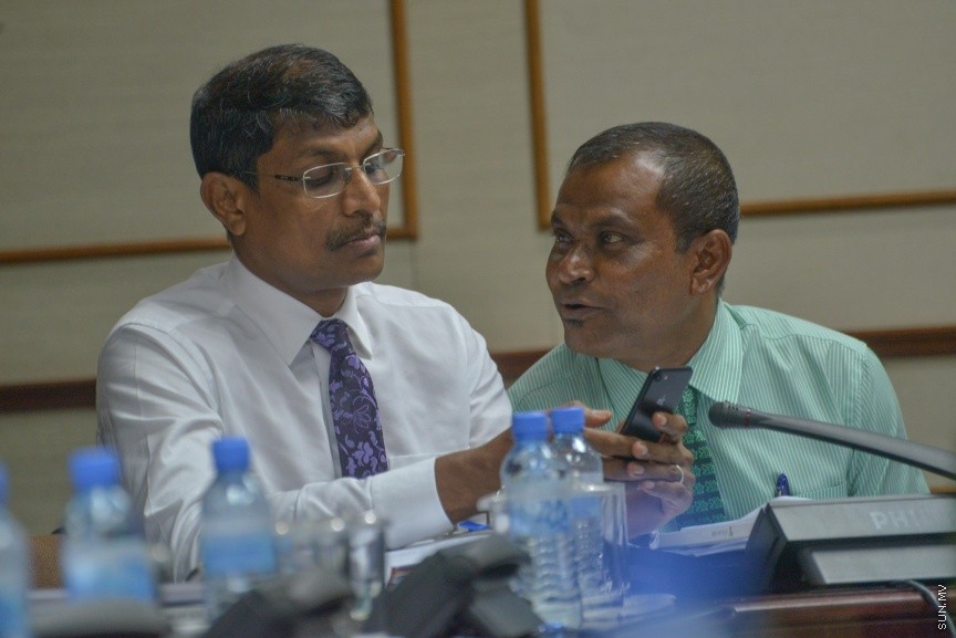 17 ނޮވެމްބަރު 2016: އަންނަ އަހަރަށް ލަފާކުރާ ބަޖެޓް ދިރާސާ ކުރާ ކޮމެޓީގެ މިއަހަރުގެ އެންމެ ފަހު ބައްދަލުވުމުގެ ތެރެއިން: 2017 ވަނަ އަހަރުގެ ބަޖެޓް ދިރާސާކުރުމަށް ނުވަ ބައްދަލުވުމެއް ބާއްވައި، ދިވެހި ތާރީހުގައި މިހާތަނަށް ފާސްކުރި އެންމެ ބޮޑު ބަޖެޓް، 26.7 ބިލިއަން ރުފިޔާގެ ދައުލަތުގެ ބަޖެޓް ފާސްކުރީ ކޮމެޓީގެ އަގުލަބިއްޔަތުން--- ސަން ފޮޓޯ/ މުހައްމަދު އަފްރާހް