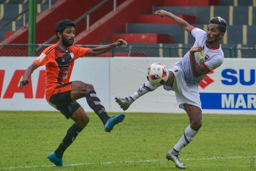 18 ނޮވެމްބަރ 2016: ޕްރެޒިޑެންޑު ކަޕް ގައި މިއަދު ޓީސީ އަދި އީގަލްސް ބައްދަލު ކުރި މެޗުގެ ތެރެއިން: ޓީސީ ސްޕޯޓްސްގެ މައްޗަށް 2-1ގެ ނަތީޖާ އަކުން ކުރި ހޯދައިގެން ޕްރެޒިޑެންޓް ކަޕް ނުވަތަ ގައުމީ މުބާރާތުގެ ސެމީ ފައިނަލްގެ ޖާގައެއް އީގަލްސް އިން ކަށަވަރުކޮށްފި----ސަން ފޮޓޯ// މުހައްމަދު އަފްރާހް