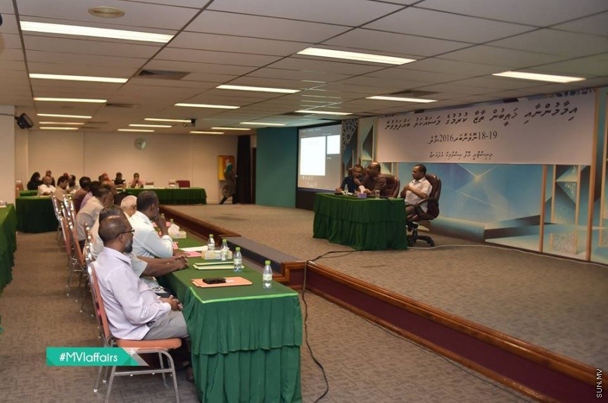 19 ނޮވެމްބަރ 2016: އިމާމުންނާއި ކަތީބުން ތާޒާކުރުމުގެ މަސައްކަތު ބައްދަލުވުން ނިންމުންގެ ރަސްމިއްޔާތު ގެ ތެރެއިން---ފޮޓޯ// އިސްލާމިކް މިނިސްޓަރީ