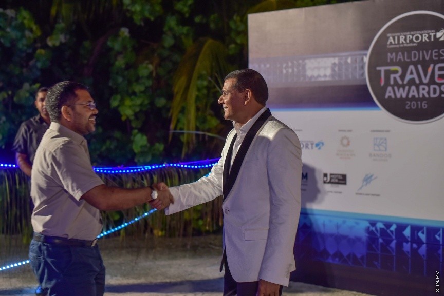 20 ނޮވެމްބަރ 2016: އޮޅުވެލި ރިސޯޓުގައި މިރޭ ބޭއްވި ޓުރެވަލް އެވޯޑްސްގެ ގާލާ ނައިޓުގެ ތެރެއިން---ސަން ފޮޓޯ// މުހައްމަދު އަފްރާހް