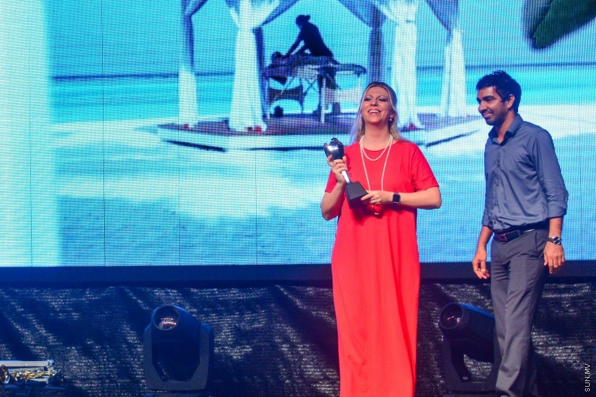 20 ނޮވެމްބަރ 2016: އޮޅުވެލި ރިސޯޓުގައި މިރޭ ބޭއްވި ޓުރެވަލް އެވޯޑްސްގެ ގާލާ ނައިޓުގެ ތެރެއިން---ސަން ފޮޓޯ// މުހައްމަދު އަފްރާހް